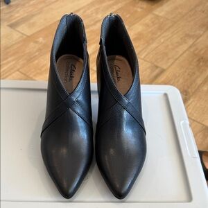 Brand New Clarks Women's Sleek Black Booties size 7 1/2